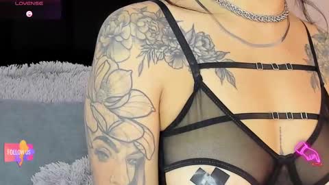 Snapshot of amara_vause chatting on September 15, 11:23 pm - A M A R A - online show from September 15, 11:23 pm