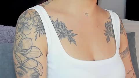 Snapshot of amara_vause chatting on October 6, 10:36 pm - A M A R A - online show from October 6, 10:36 pm