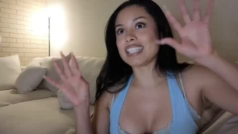 amaya_floress online show from May 15, 11:13 am