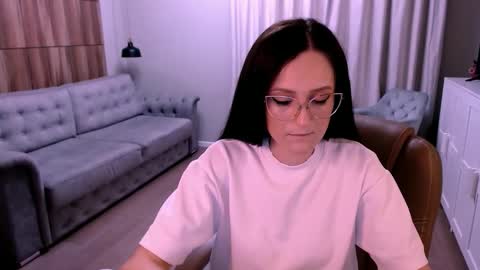 Izza online show from April 5, 12:15 pm