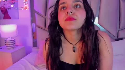 Snapshot of ambar_devon chatting on January 8, 7:03 pm online show from January 8, 7:03 pm