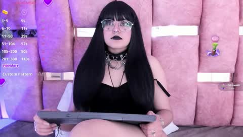 Snapshot of ambar_devon chatting on October 9, 7:18 pm online show from October 9, 7:18 pm