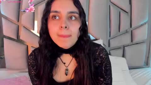 Snapshot of ambar_devon chatting on January 20, 7:04 pm online show from January 20, 7:04 pm