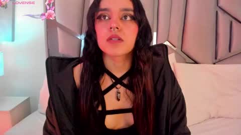 Snapshot of ambar_devon chatting on December 30, 7:00 pm online show from December 30, 7:00 pm