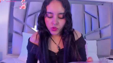 Snapshot of ambar_devon chatting on January 7, 6:56 pm online show from January 7, 6:56 pm