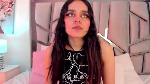 Snapshot of ambar_devon chatting on December 29, 7:00 pm online show from December 29, 7:00 pm