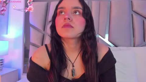 Snapshot of ambar_devon chatting on January 21, 7:17 pm online show from January 21, 7:17 pm