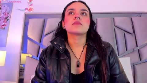 Snapshot of ambar_devon chatting on January 16, 11:04 am online show from January 16, 11:04 am