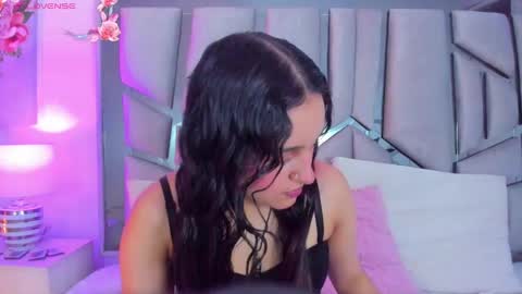 Snapshot of ambar_devon chatting on February 19, 7:27 pm online show from February 19, 7:27 pm