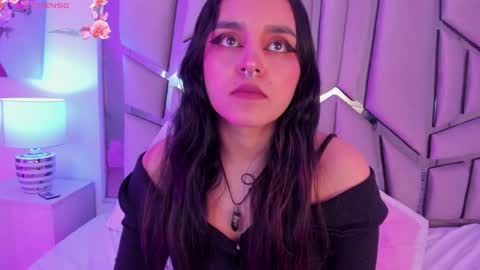 Snapshot of ambar_devon chatting on December 21, 8:21 pm online show from December 21, 8:21 pm