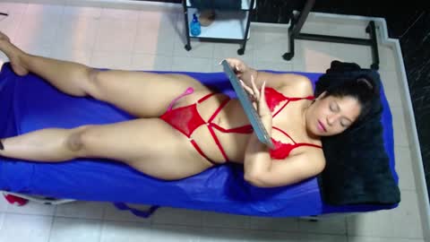 Snapshot of ambar_jonesx chatting on January 25, 12:30 pm Ambar Jones online show from January 25, 12:30 pm