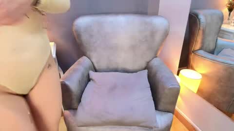 Ambar Oishi  online show from February 23, 3:22 pm