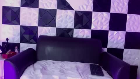 Snapshot of ambar_roux1 chatting on February 13, 2:31 pm ambar_roux1 online show from February 13, 2:31 pm