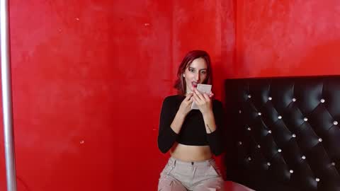 Snapshot of ambar_roux1 chatting on February 17, 3:00 pm ambar_roux1 online show from February 17, 3:00 pm