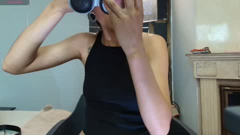 Snapshot of ambaross chatting on February 25, 8:53 pm Ambar Ross online show from February 25, 8:53 pm