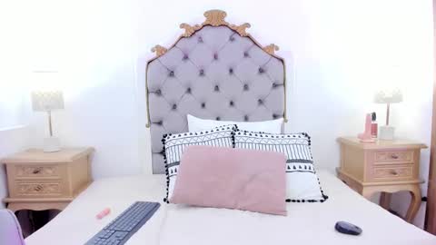 amber  ferrera online show from February 24, 8:18 pm