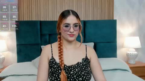 Snapshot of amber_kiss_ chatting on September 29, 6:35 pm Emily online show from September 29, 6:35 pm