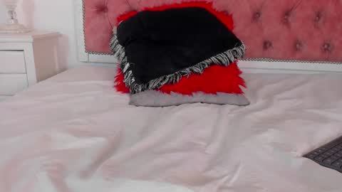 Snapshot of amber_roose75 chatting on October 14, 1:57 pm julieta online show from October 14, 1:57 pm