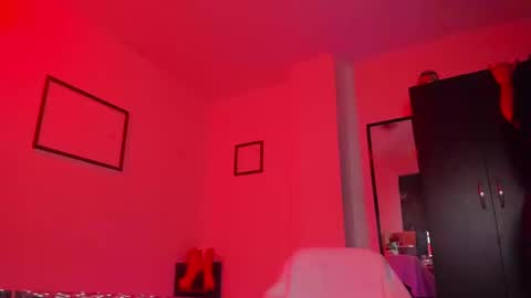 Snapshot of amber_smith20 chatting on March 4, 11:00 pm find me here --- online show from March 4, 11:00 pm