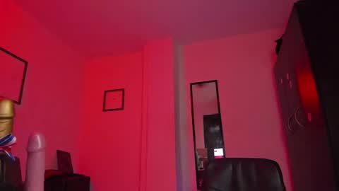 Snapshot of amber_smith20 chatting on January 25, 1:32 am find me here --- online show from January 25, 1:32 am
