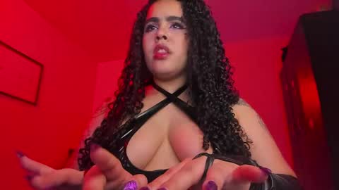 Snapshot of amber_smith20 chatting on February 1, 2:37 am find me here --- online show from February 1, 2:37 am