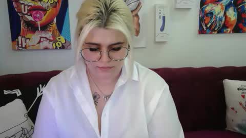 Snapshot of ambermonro chatting on September 15, 1:25 am Amber online show from September 15, 1:25 am