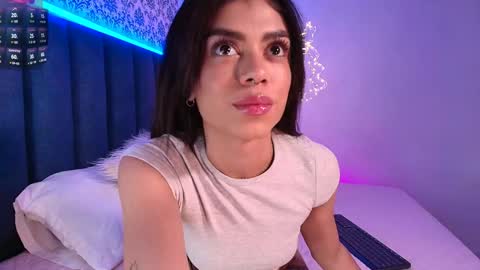 Snapshot of ambermoss_ chatting on December 18, 4:42 am Amber online show from December 18, 4:42 am