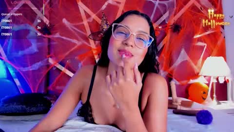 ambervegaa online show from October 28, 1:50 pm