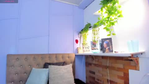 Amelia Adams online show from July 21, 12:28 pm