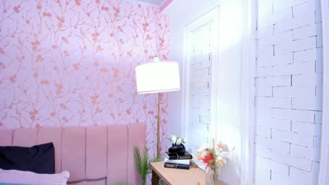 Amelia Adams online show from November 22, 7:05 pm