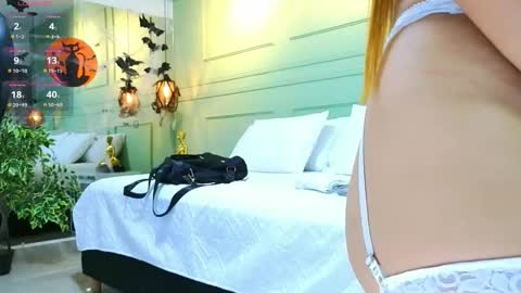 Snapshot of amelia_chillvibes chatting on October 17, 8:23 pm AMELIA online show from October 17, 8:23 pm