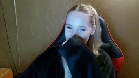 Amelia  online show from June 10, 7:23 pm