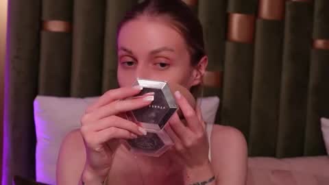 Amelia online show from May 27, 7:33 pm
