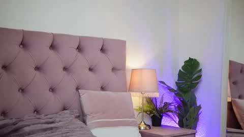  Amelia  online show from December 19, 9:29 pm