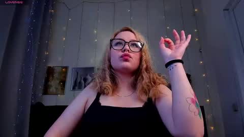 Amelia online show from April 22, 9:45 pm