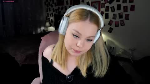 Amelia online show from April 28, 9:40 pm