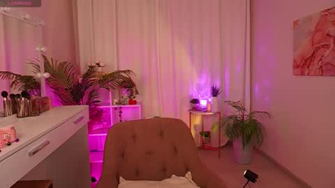  Amelia  online show from October 13, 5:10 am