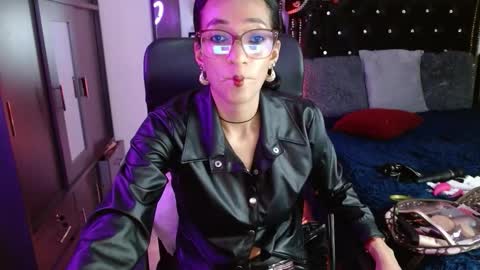 amelie__martinez online show from November 13, 10:47 am