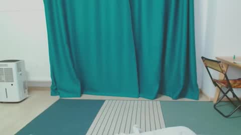 ameliesander online show from April 19, 6:10 pm