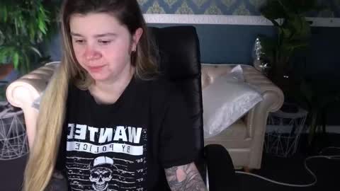 amellymillyy online show from March 2, 5:52 am