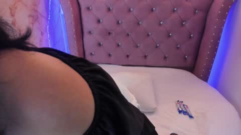 Snapshot of ametrix_ chatting on December 18, 7:19 pm online show from December 18, 7:19 pm