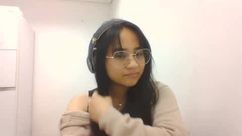 amienowland online show from May 1, 11:13 am
