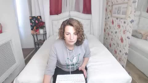Snapshot of amihotgranny chatting on September 9, 12:49 pm Ami online show from September 9, 12:49 pm