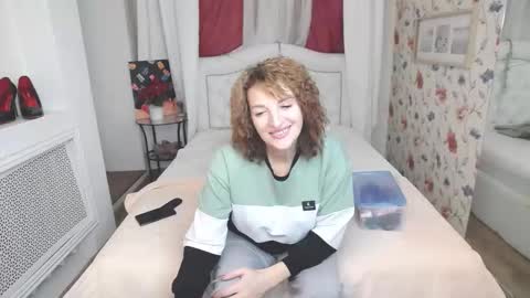 Snapshot of amihotgranny chatting on October 1, 12:54 pm Ami online show from October 1, 12:54 pm
