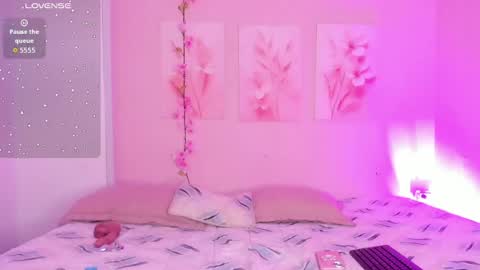 AmiiClark  online show from June 6, 7:20 pm