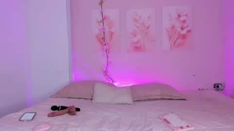 AmiiClark  online show from April 22, 7:11 pm