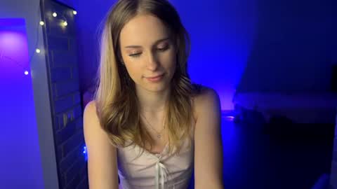 Amily online show from June 16, 7:04 pm