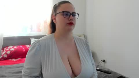 Amira Vyxen online show from June 11, 7:27 am