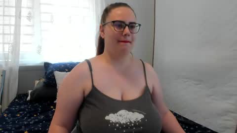 Amira Vyxen online show from April 22, 7:27 am