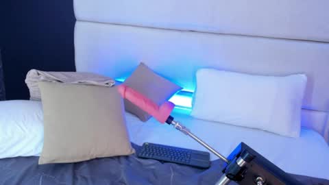 Ammy Jones online show from June 6, 8:04 pm